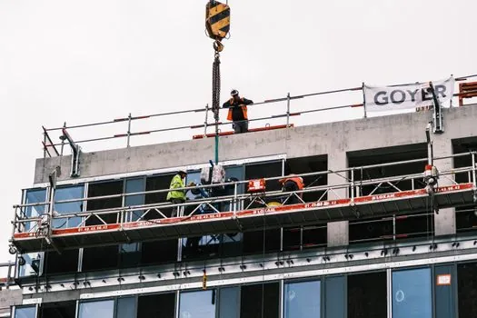 Suspended Working Platform selection for demolition work - Emergency Descent, Daily Checks, and Failure Modes