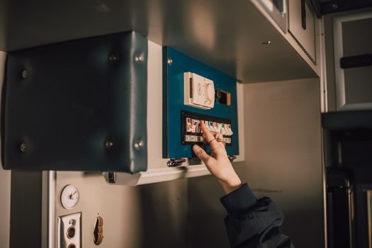 Selector Switch selection criteria - Contact Block Configuration: 1a, 2a, 1c, 2a2b, and Why It Matters