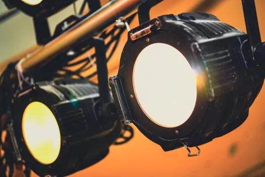 Shot Blasting Machine selection for lighting fixtures - Trackable Signals: Lead Time, Power Supply, and Compliance