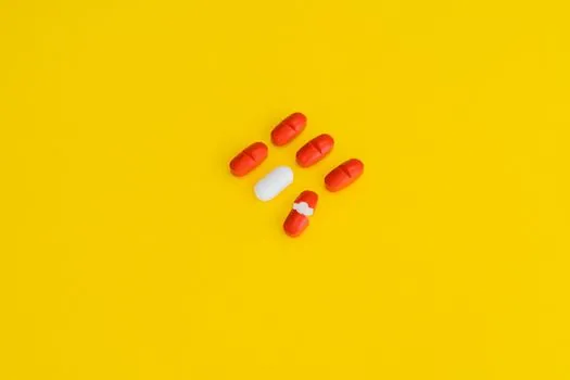 Shuttle System selection for pharmaceutical distribution - Comparing the main shuttle types against pharma decision criteria