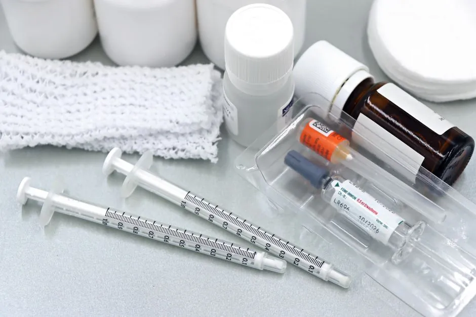 Shuttle system selection for pharmaceutical distribution: 2026 spec gates