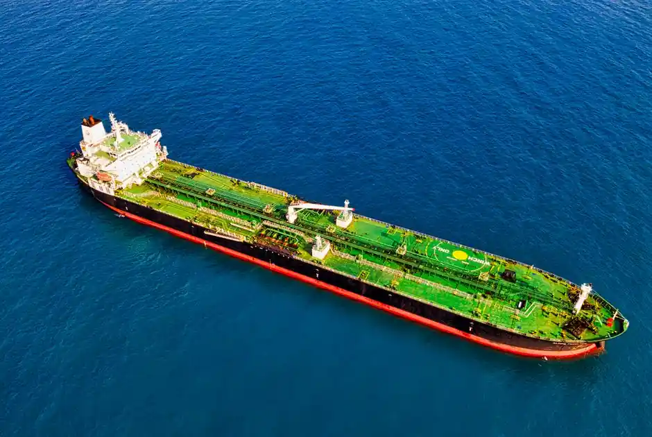 Shuttle system selection for port logistics: salt-fog, vibration, and load-securing gates