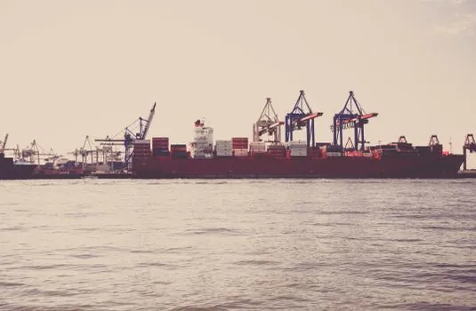 Shuttle System selection for port logistics - Where a port-logistics shuttle is the wrong tool