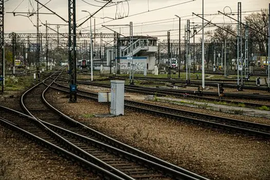 Silicon Nitride Ceramic selection for rail industry - Spec Gate 5: Wear, Friction and Tribological Pairing