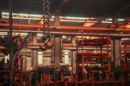 Single Girder Crane selection for landfill operations - Single Girder vs Double Girder on the 4 Decision Criteria