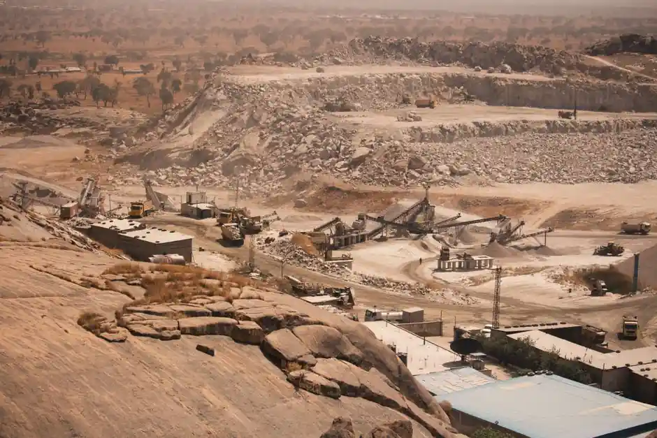 Single Girder Crane Selection for Quarrying: Bulk-Grab and Mobile RTG Specs Compared