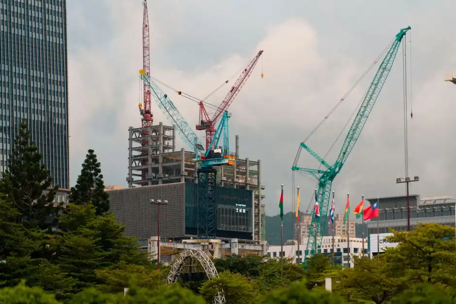 Single Girder Crane Selection for Urban Infrastructure: Span, Duty and Headroom
