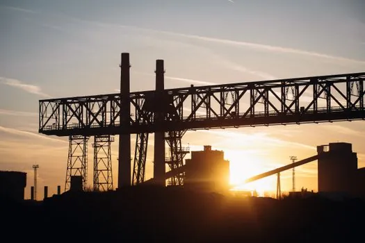 Single Girder Crane selection for pipeline construction - Power Supply, Hoist Type, and Control