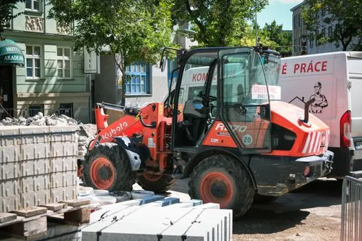 Skid Steer Loader selection for road construction - Attachment and drive-train integration for road work