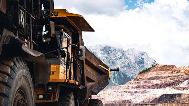 Skid Steer Loader selection for mining operations - Trackable Spec and Market Signals