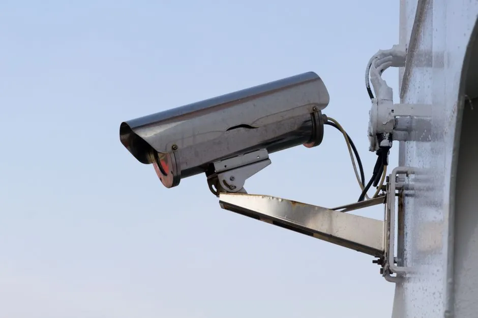 Smart Camera vs Machine Vision System: Spec-Driven Selection