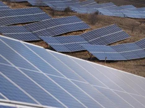 solar panel sourcing from China guide - Pricing mechanics, MOQ, and Incoterm realities for 2026