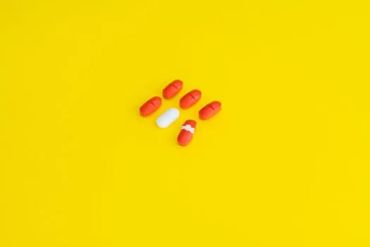 Sorting System selection for pharmaceutical distribution - Failure Modes and Constraints in Pharmaceutical Sorting