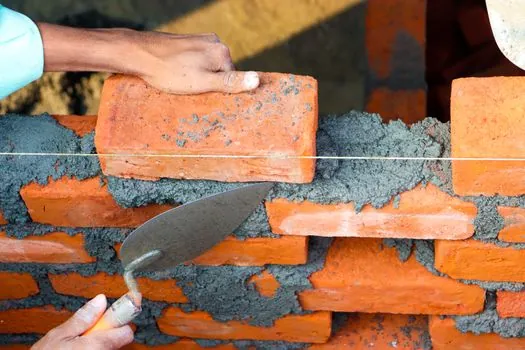 Fired Clay Brick selection for prefabricated construction - Mechanical-fix compatibility versus traditional bed-jointed brickwork