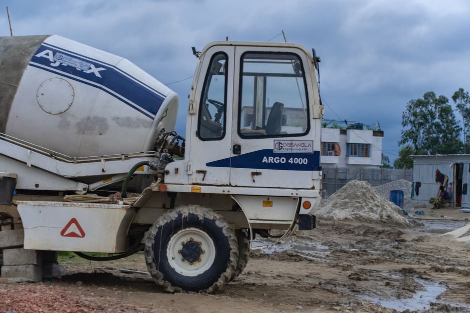 Specifying Ready-Mix Concrete for School Builds: Grade, Logistics, QC