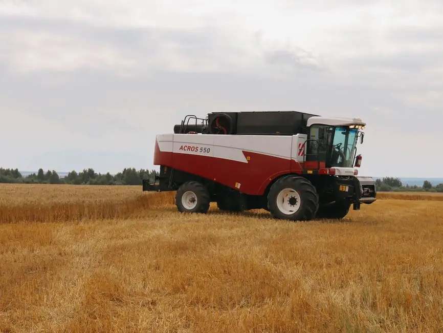 Spherical Plain Bearing Selection for Agricultural Machinery: Load, Lubrication, and