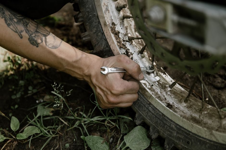 Spring Washer Installation: Torque, Orientation, and Failure Prevention