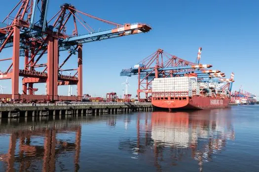 Stacker Crane selection for chemical shipping - Anchoring, rails, and seismic hold-down