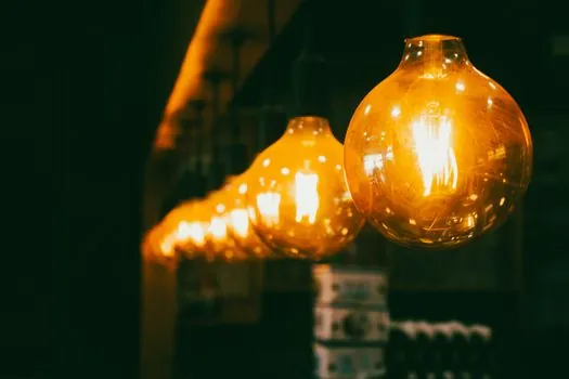 Static Pressure Molding Machine selection for lighting fixtures - Integration With Static-Protection and Anti-Static Equipment