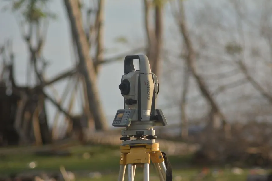 Steel Construction Theodolite Specs: Accuracy, IP Rating, and Plumb Setup Compared