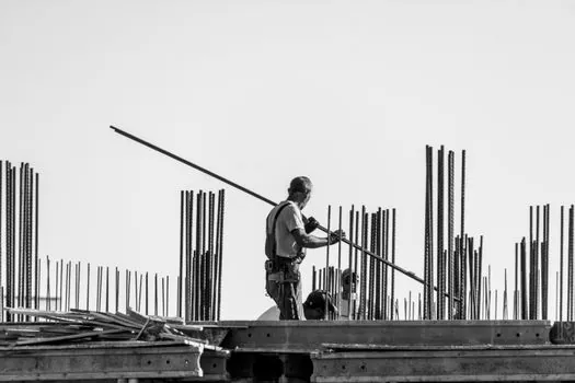 Theodolite selection for steel construction - Manual vernier theodolites and the heritage option