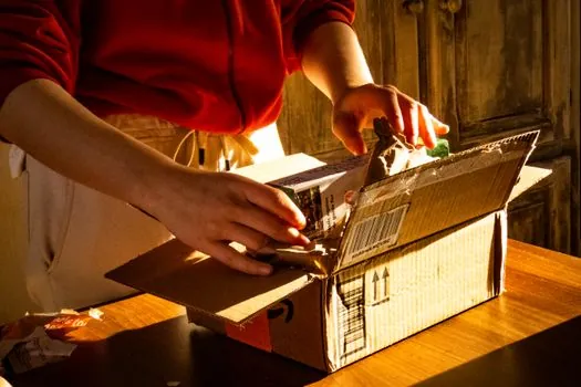 Strapping Machine selection for e-commerce fulfillment - Integration with Adjacent Packaging Cells