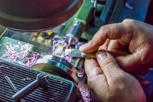 Surface Roughness Tester vs Height Gauge - Selection Criteria in One Pass