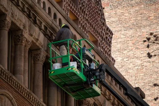 Suspended Working Platform selection for masonry - Use Cases and Failure Modes