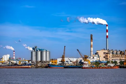 Temperature Sensor vs Thermocouple - Real Use Cases by Industry