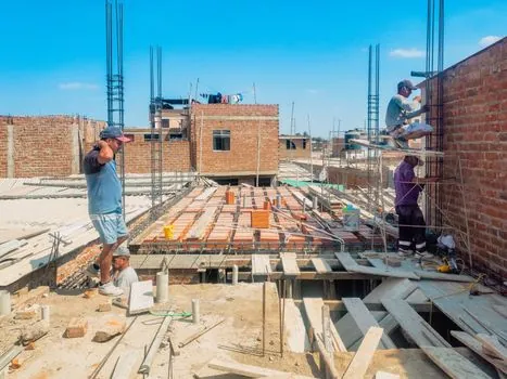 Total Station selection for masonry - Selection Criteria Comparison: Manual vs Robotic for Masonry