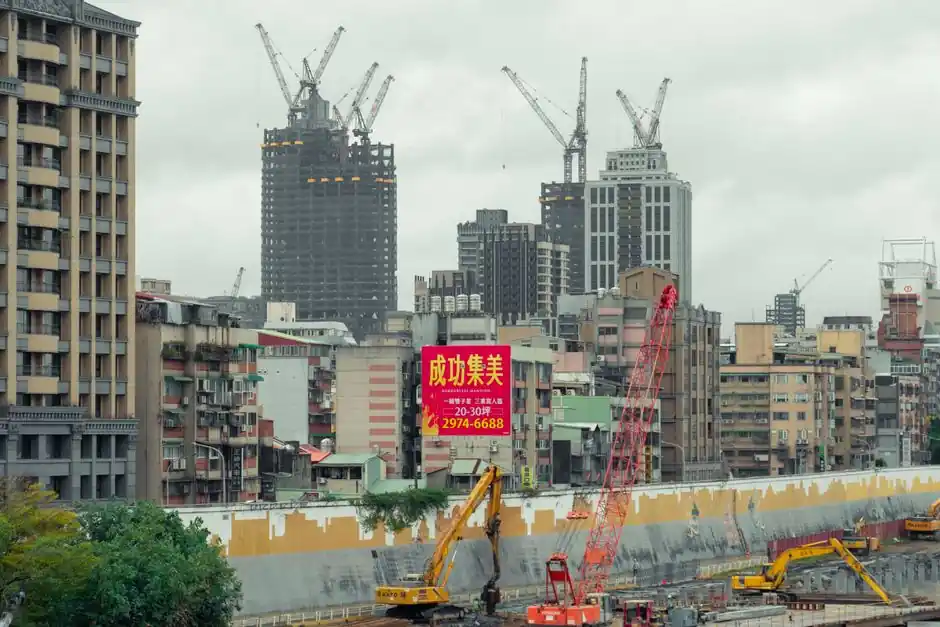 Tower Crane Selection for Tunneling Projects: Spec Gates and Site Fit
