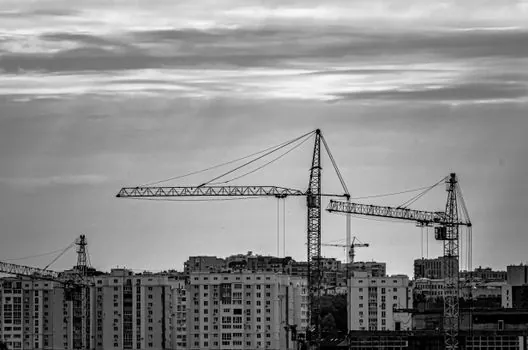 Tower Crane selection for tunneling - Self-erecting vs luffing vs flat-top: a side-by-side decision