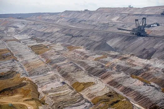 Truck Crane selection for mining operations - Criteria-based comparison of the main options