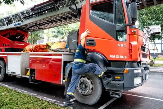 Truck Crane selection for tunneling - Carrier chassis and emission tier for underground work