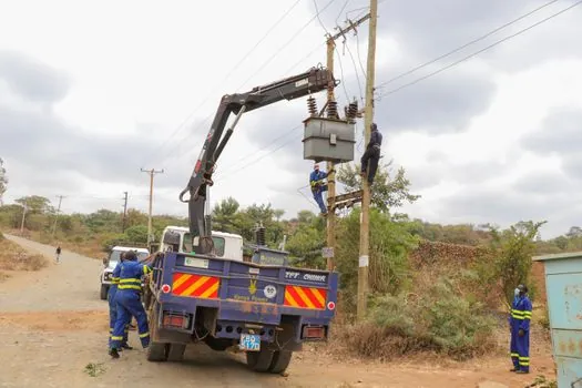 Truck-Mounted Crane selection for road construction - Power take-off, controls, and what the carrier truck actually does