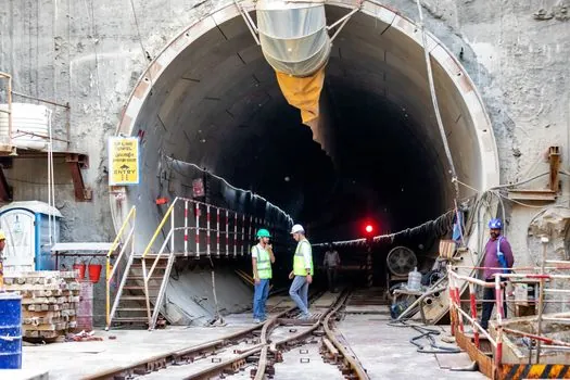 Concrete Vibrator selection for tunnel construction - Site Practice, Indicators of Completion, and Common Failure Modes