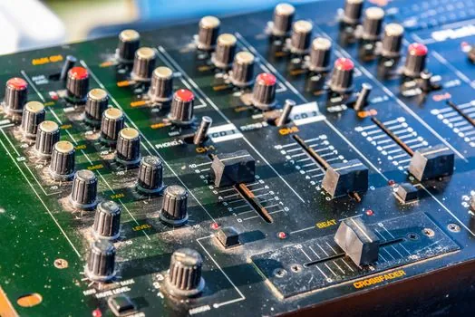 Two-Hand Control selection for construction sites - Wiring: dual-channel, never series into one input