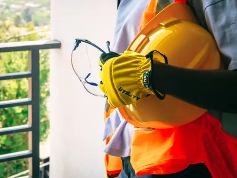 Two-Hand Control selection for construction sites - Where THC fits and where it does not