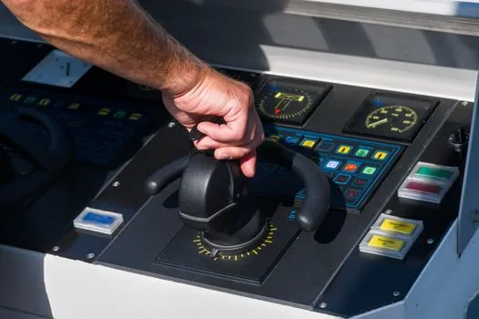 Two-Hand Control selection for warehouse operations - Hardware build for a compliant warehouse THC station