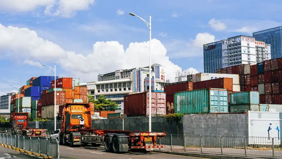Urban Aerial Work Truck Selection: 12 m Spec Bands, Boom Geometry, and Chassis Gates