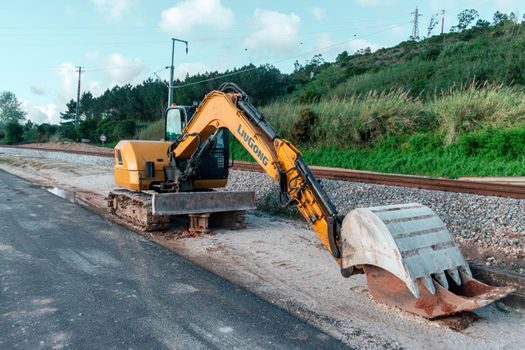 Excavator selection for urban infrastructure - Tail-Swing, Zero-Tail, and Urban Turning Radius