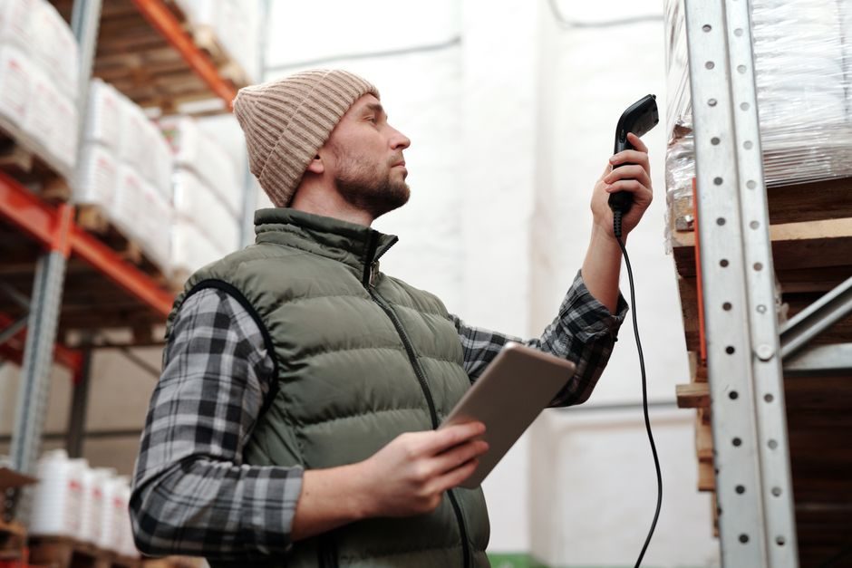 Vision Light Source vs Industrial Barcode Scanner: Spec-First Selection
