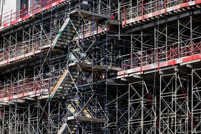 Welded Steel Mesh Selection for Renovation: Wire, Opening, Coating, Code