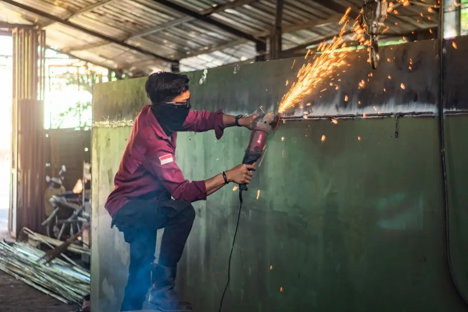 Welding Protective Clothing: ISO 11611 Class Selection, Fabric Weights, and Seam Specs