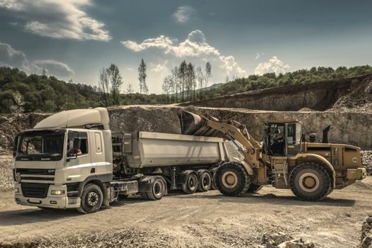 Wheel Loader selection for mining operations - When a Wheel Loader Is the Wrong Tool