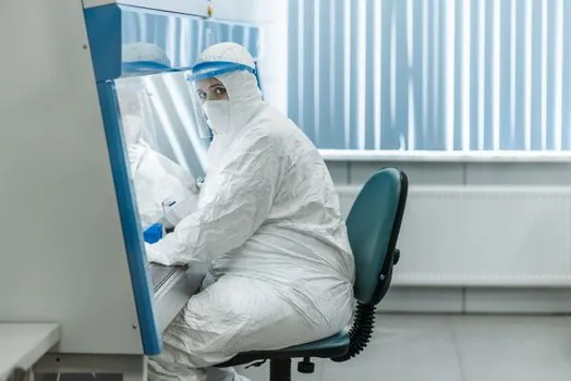 XPS Board selection for cleanrooms - Criteria Comparison: XPS vs EPS vs PUR/PIR for Cleanroom Envelopes