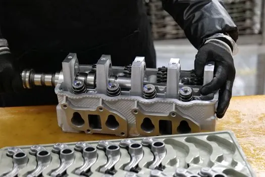 Zinc Die Casting Machine selection for automotive parts - Comparison: Hot-Chamber Zinc vs Aluminum vs Magnesium for Auto Parts