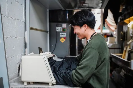 10 inch vs 12 inch optical comparator screen size and part capacity - Stage, travel, and weight capacity at the small-format end