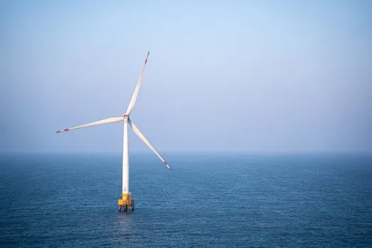 15 MW plus offshore turbine adoption 2026 - Selection criteria: 15 MW fixed-bottom vs floating for deep-water sites