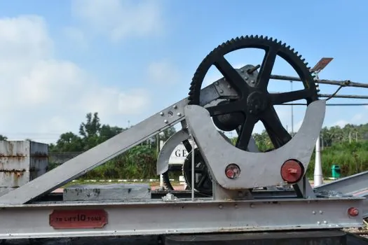 2000 ton cold chamber die casting machine weight and crane capacity for installation - Foundation, rigging, and acceptance criteria